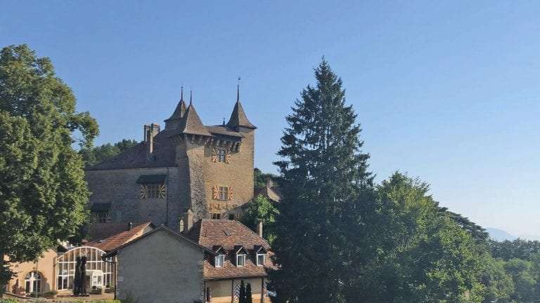 Le château de Vaumarcus, au-dessus du lac de Neuchâtel